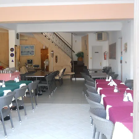 Oceanis Hotel 2*